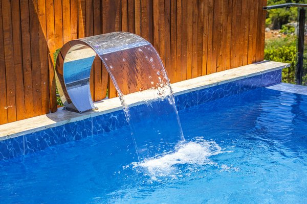 Révolutionnez l'Éclairage de Votre Piscine : Astuces d'Optimisation et d'Automatisation Faciles !